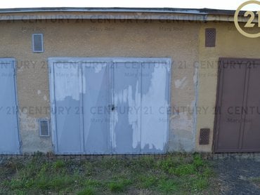 Družstevní garáž v Suchém Vrbném - Slaměný dvůr.